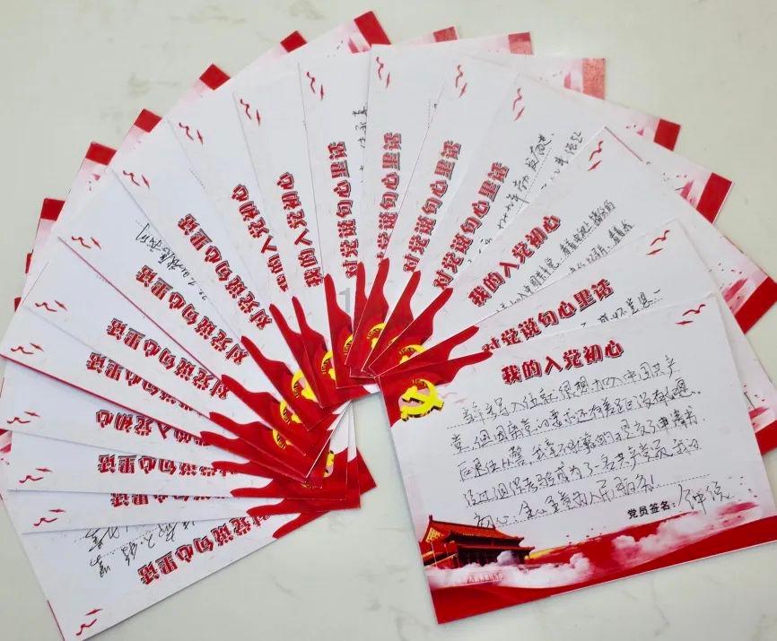 极具布依族特色的漩涡纹，隐喻着布依族对于水这以万物之源的崇敬